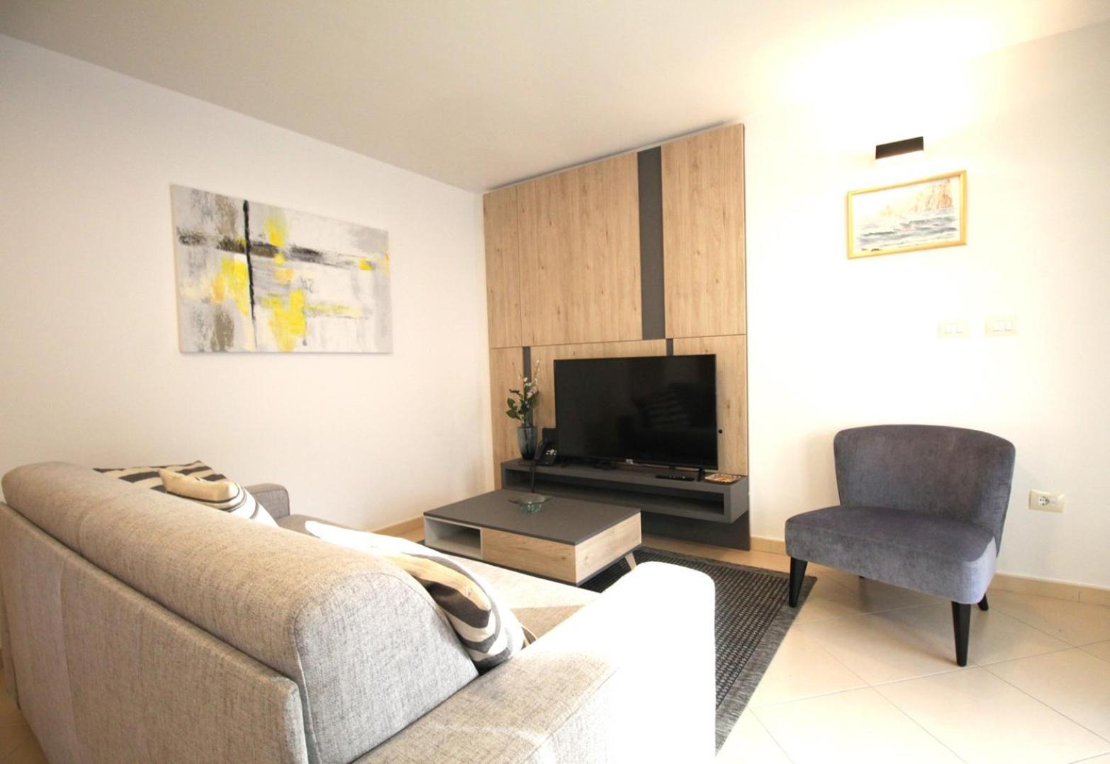 Garden Palace D414 Apartment *